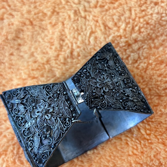 Wide Antique Chinese Export Cinnabar and Silver Filigree Bracelet - Picture 6 of 12